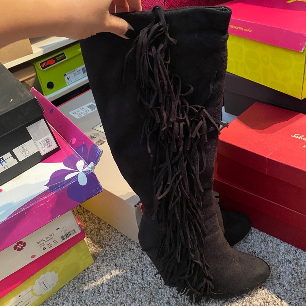 Fringe wedge boots